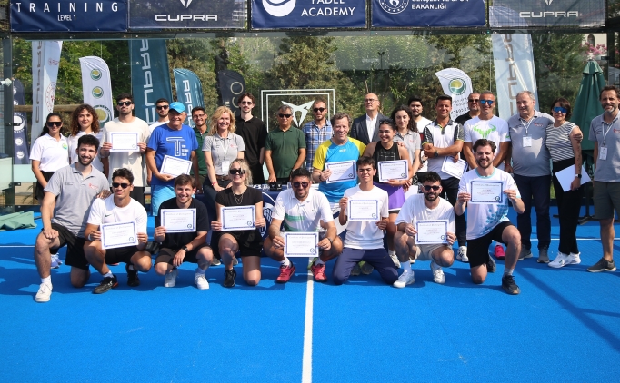 Padel oyuncular� sertifikalar�n� ald�