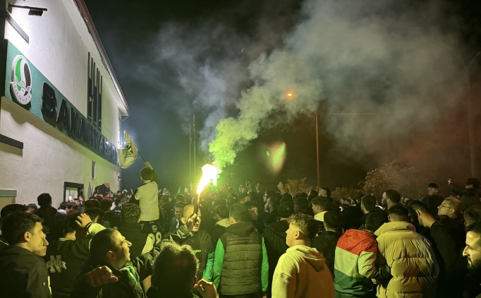 Sakaryaspor'a co�kulu kar��lama