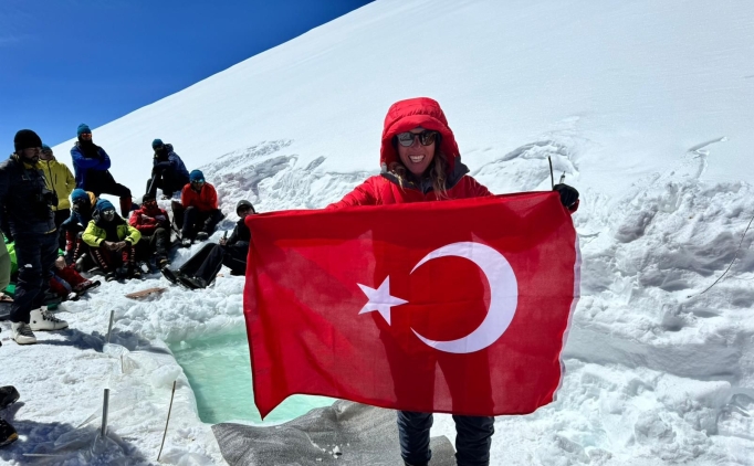 Deniz Kayadelen, d�nya rekoru k�rd�