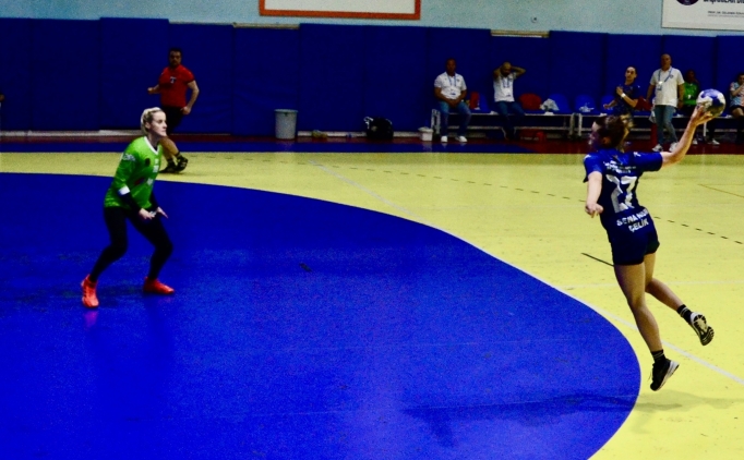 Konyaalt� Belediyespor ligde finale y�kseldi