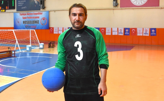 G�rme engelli gen�, bir hayalle ba�lad��� golbolde ba�ar�ya ko�uyor