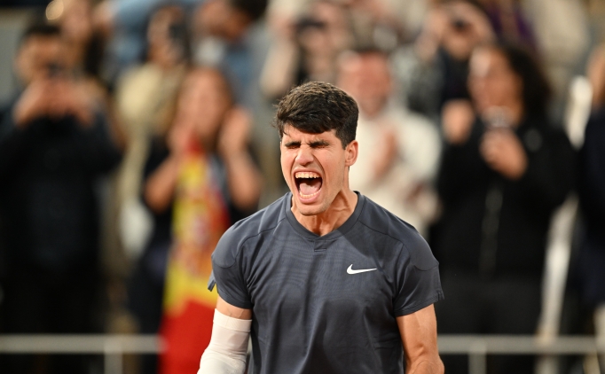 Alcaraz, Fransa Ak'ta yar finale kt