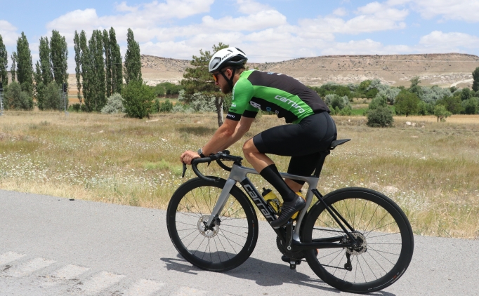 Milli bisiklet�i, T�rkiye'ye ilki ya�atmak i�in pedal �evirecek