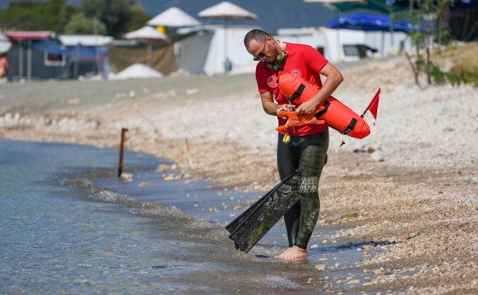 K���kl���nde olu�an y�zme fobisini yenip dalg�� oldu