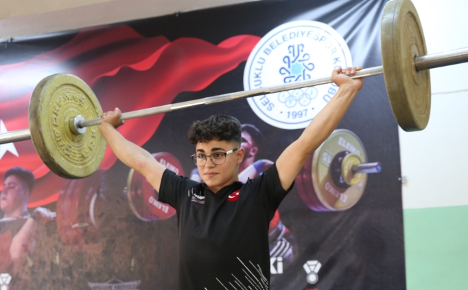 Gen� halterci ilk Avrupa �ampiyonas�nda madalya ald�
