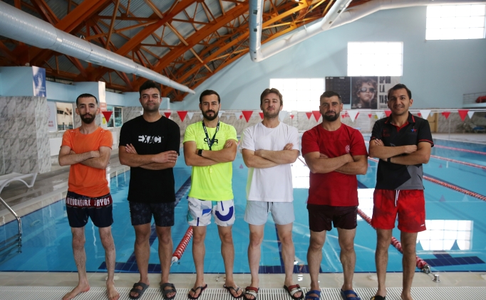 Van ve Bitlis'te �ocuklar yaz kurslar�nda y�zme ��reniyor