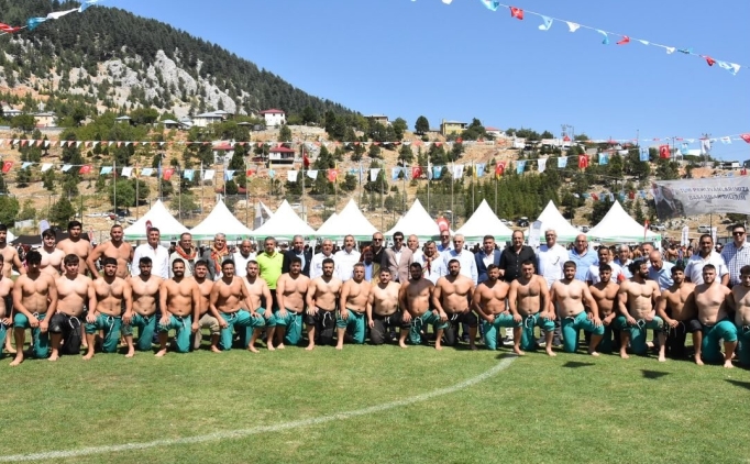 Karakucak G�re�leri'nde ba�pehlivanl��� Ali B�nceo�lu kazand�