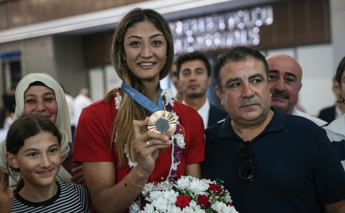 Milli tekvandocu Nafia'dan 'alt�n madalya' s�z�