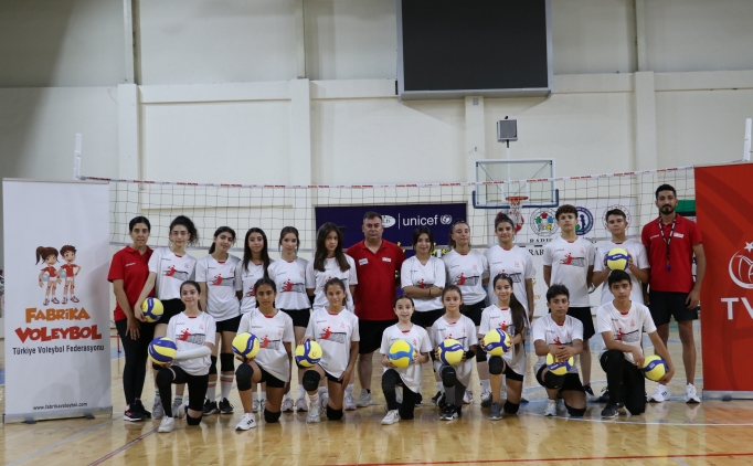 Fabrika Voleybol'un yeni okulu Kilis'te a��ld�