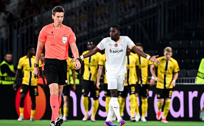 Alman hakem, Galatasarayl� oyuncularla ne konu�tu? Perde arkas�