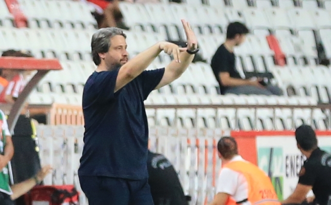  �zhan Pulat: 'Kolektif futbola d�nmeliydik'