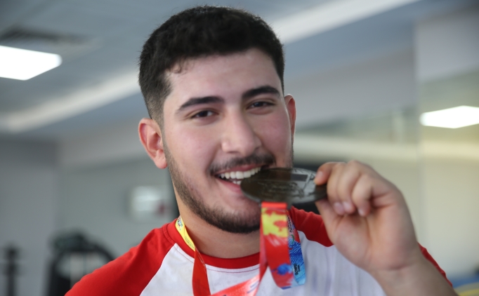 �kincilikten pes etmedi d�nya �ampiyonu oldu: Abdulsamet Ocako�lu