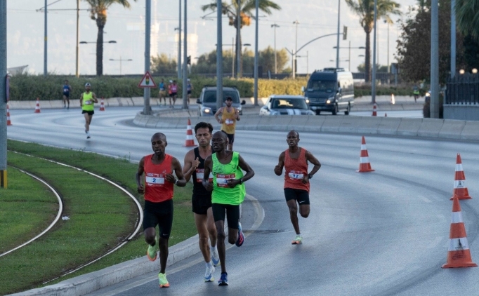 12. Uluslararas 9 Eyll zmir Yar Maratonu kouldu