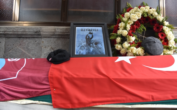 Trabzonspor, Ahmet Suat �zyaz�c�'y� and�