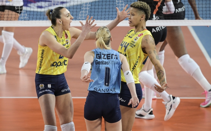 Fenerbah�e Kad�n Voleybol Tak�m�'nda 4 imza birden