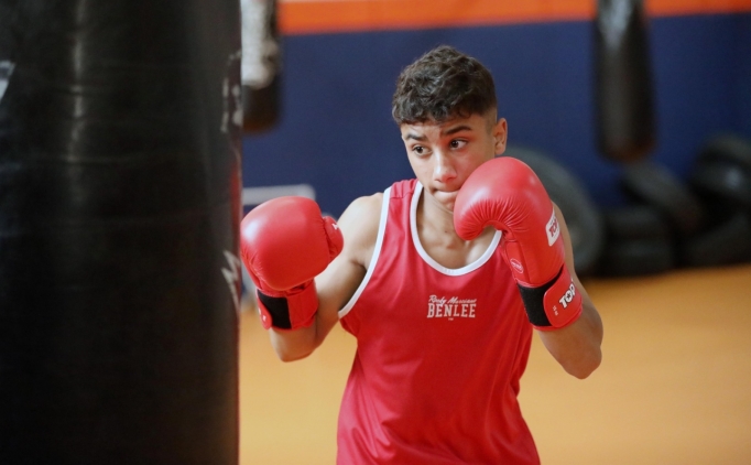 Sosyal medyada ke�fedilen boks�r, milli tak�ma girdi