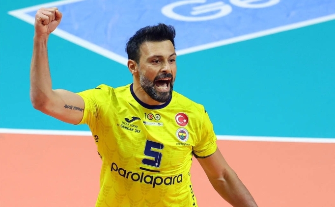 Galatasaray, Fenerbah�e'den transferini a��klad�!