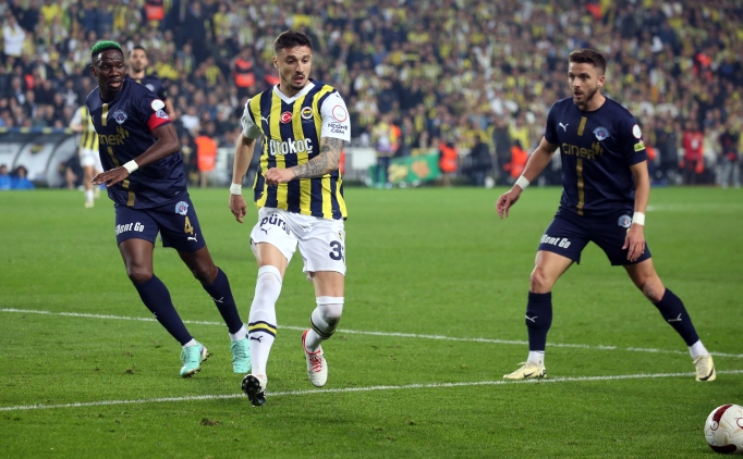 Fenerbaheli taraftarlardan Rade Krunic'e protesto