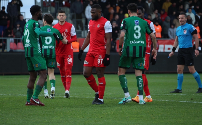 Sakaryaspor 89'da 1 puan kurtard