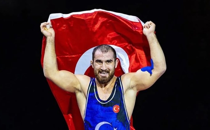 Milli g�re��i Feyzullah Akt�rk, �st �ste 3. kez Avrupa �ampiyonu!