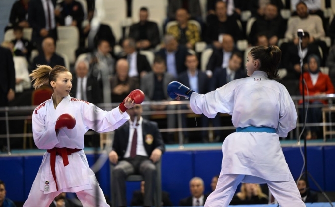 T�rkiye Karate �ampiyonas�'n�n a��l�� t�reni yap�ld�
