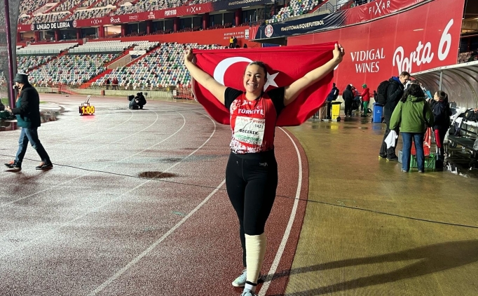 Milli sporcu �zlem Becerek alt�n madalya kazand�