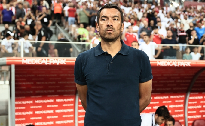 Giovanni van Bronckhorst'tan Mui aklamas!