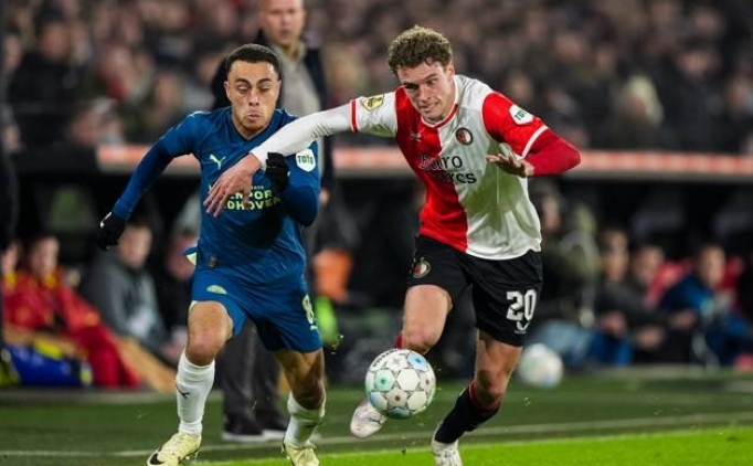 Feyenoord, PSV'yi tek golle devirdi ve turlad!