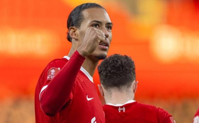 Van Dijk'tan ayrlk iddiasna cevap!