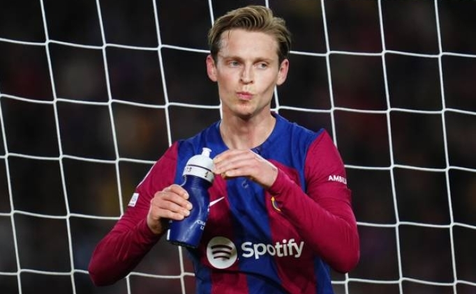 Barcelona, De Jong ile uzatmak istiyor