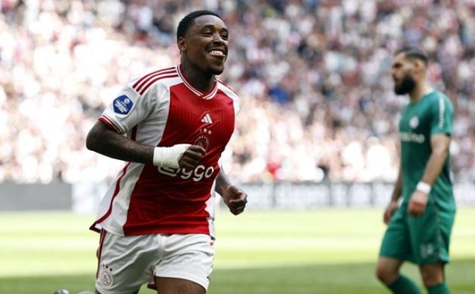 Bergwijn uu modunu at, Ajax rahat kazand