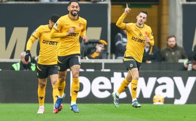 Premier Lig'de sonuncu deiti; Wolves'tan ilk