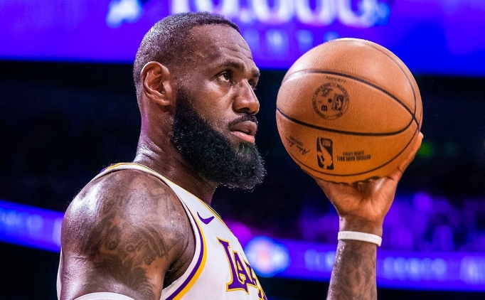 Arenas: 'LeBron, Los Angeles'ta bir heykeli hak etmiyor'