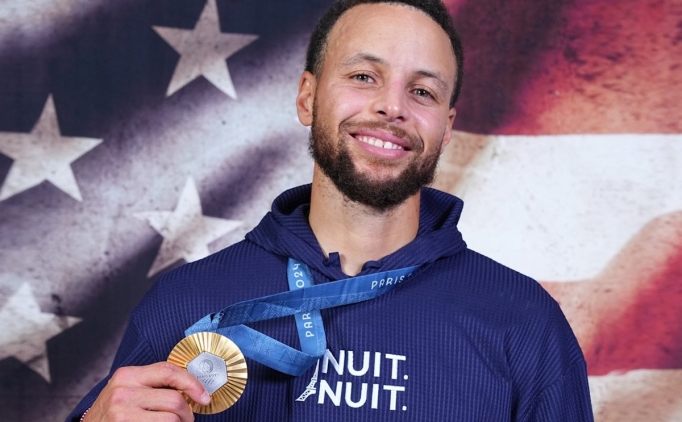 Curry, 'NUIT NUIT' ifadesini markalatrmak iin bavuru yapt