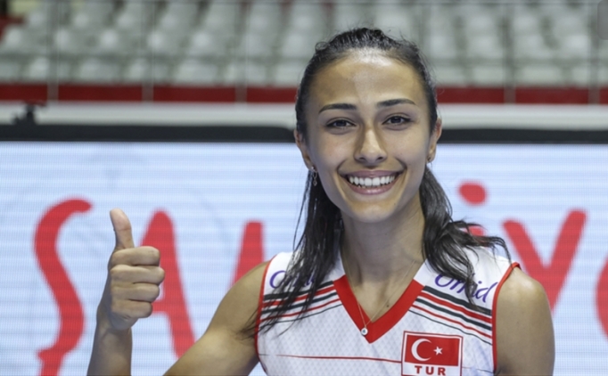 Eczac�ba�� Dynavit Simge Ak�z'�n s�zle�mesini uzatt�