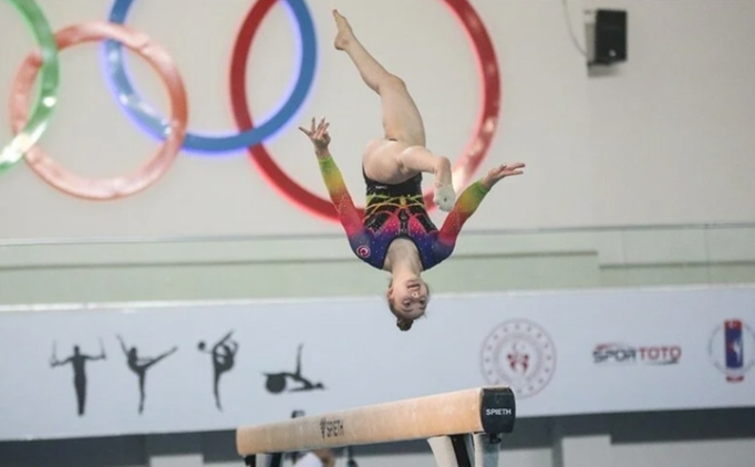 Milli cimnastik�ilerden alt�n madalya