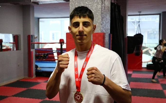 Tekirda�l� kick boks�u Resul Aras, ikinci d�nya �ampiyonlu�una odakland�