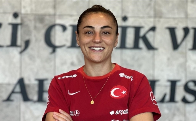 Milli futbolcu Didem Karagen: 'Taraftarlarmz bizi yalnz brakmasn!'