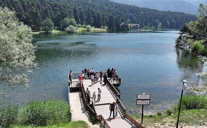 Glck Tabiat Park'nda spor yaparak hareketli yaama dikkat ektiler