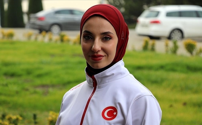 �ampiyon tekvandocu K�bra Da�l�, bayra�� devralacak sporcular yeti�tirmek istiyor