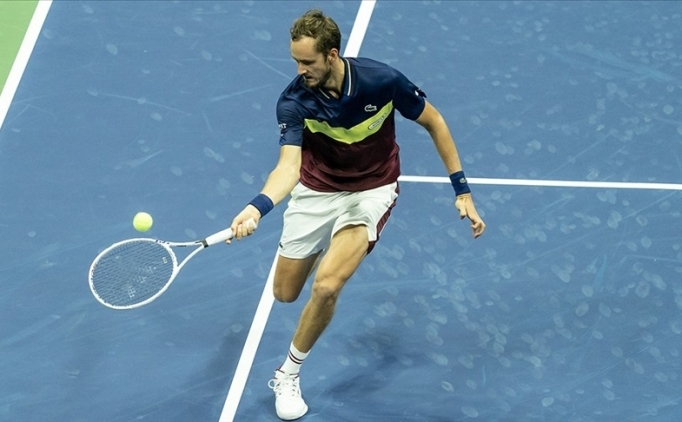 Medvedev, �eyrek finale y�kseldi