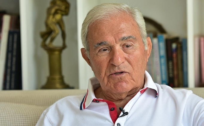 Eski milli g�re��i Ahmet Ay�k, hastaneden taburcu edildi