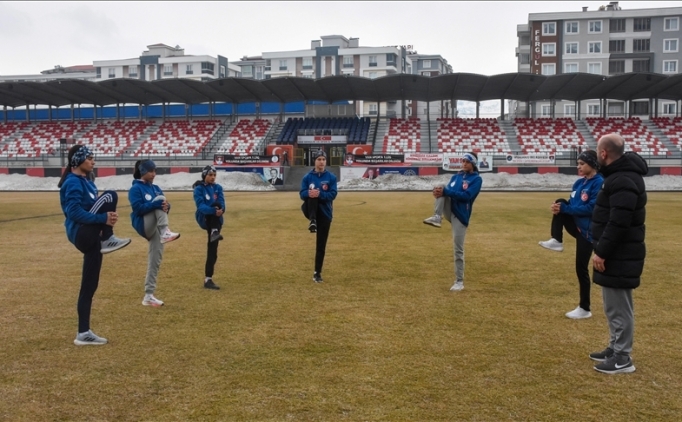 Atletizme g�n�l veren Van'�n yar���� k�zlar�, Kenya'da alt�n madalya i�in yar��acak