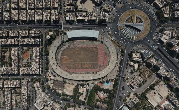 Trib�nlerin co�kusunun yerini top�u seslerinin ald��� Abbasiyyin Stadyumu, hala sava��n izlerini ta��yor