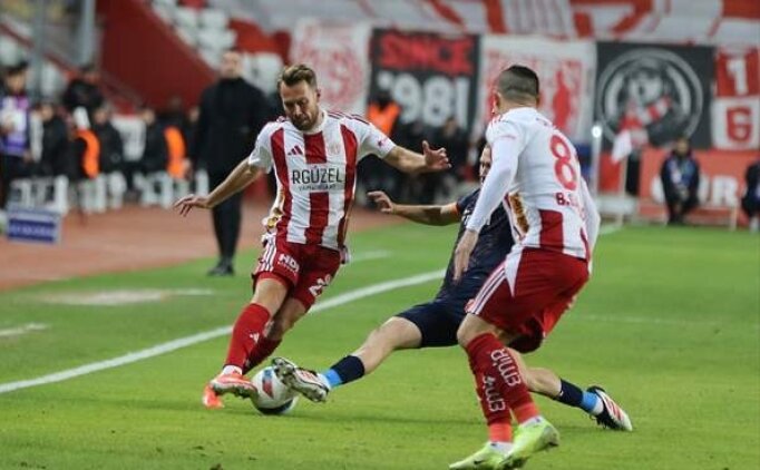 Antalya'da sessiz sedas�z ma�