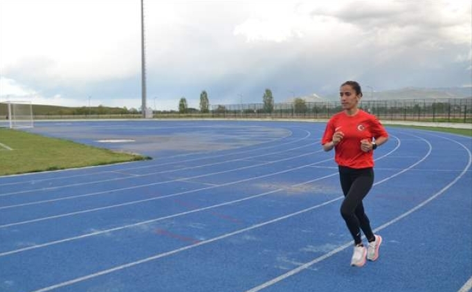 Her g�n 30 kilometre ko�an milli atlet Derya, g�z�n� Avrupa Kupas�'na dikti