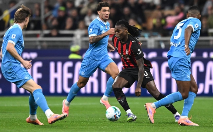 Milan, Napoli'yi devirdi ve zirveye ��kt�!