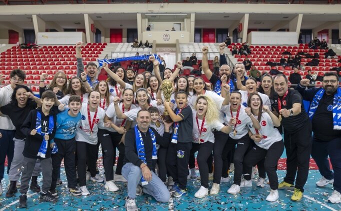 Hentbol Kad�nlar 2. Ligi'nde 17 �anakkale SK �ampiyon oldu