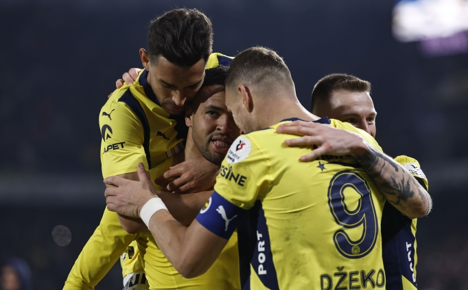 Fenerbah�e'nin golc�leri, Kad�k�y'� bayram yerine �evirdi