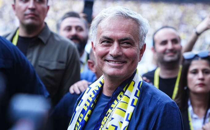 Fenerbah�e'den Mourinho s�z�yle �zel ti��rt